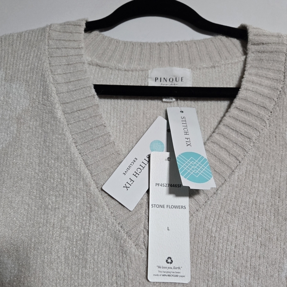 PINQUE, NEW BY Stitch Fix Women's Beige Floral Sweater.Sise L - Picture 3 of 7